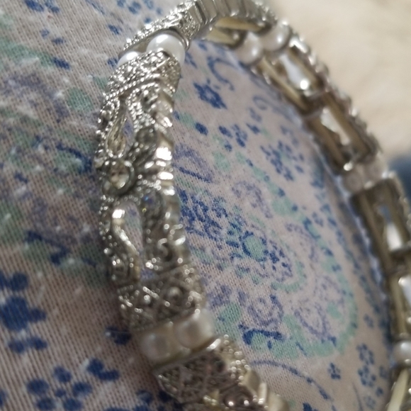 Faux Pearl and Silver Horseshoe SOA Bracelet - Picture 3 of 4